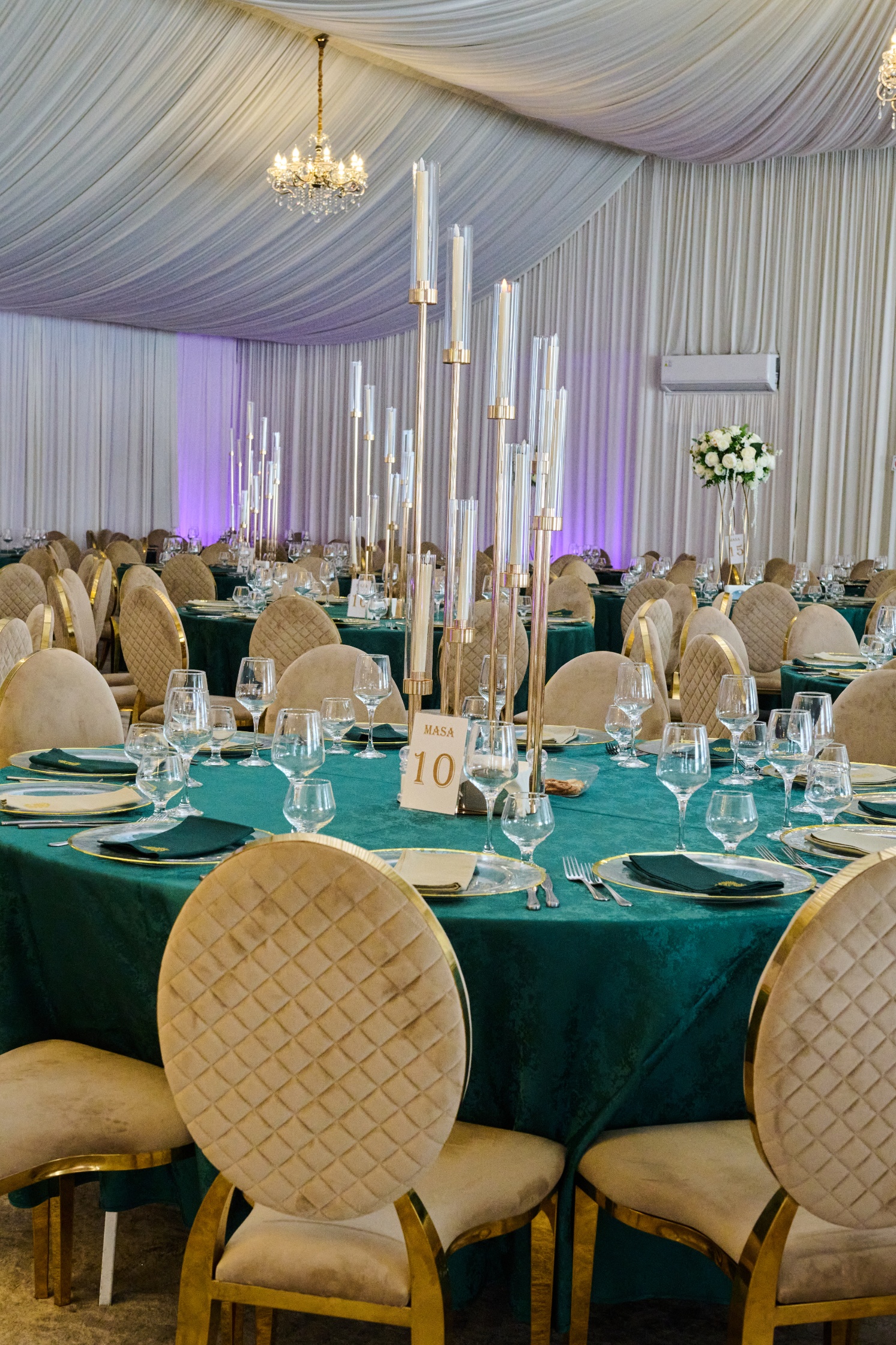 Sala de evenimente, spațiu curat și luminos